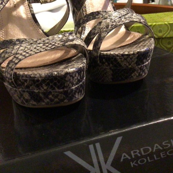 NWT Kardashian Kollection Python Multi 7M - Picture 5 of 13